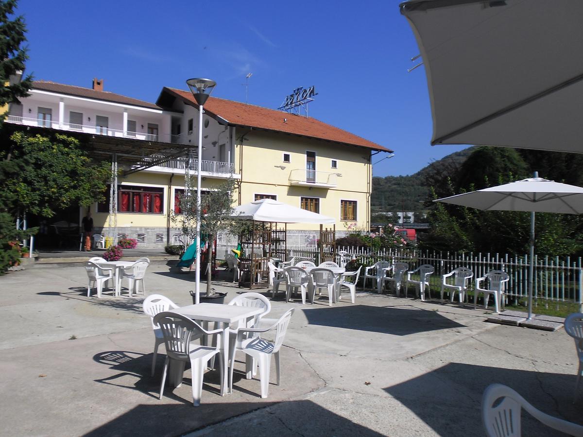 Hotel L'Ostu Del Povr-Om Pinasca Exterior foto