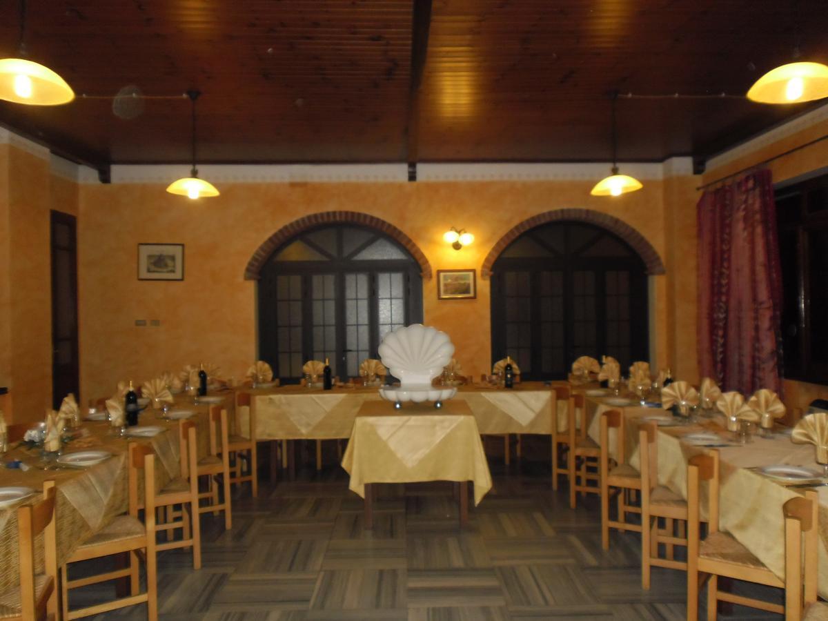 Hotel L'Ostu Del Povr-Om Pinasca Exterior foto